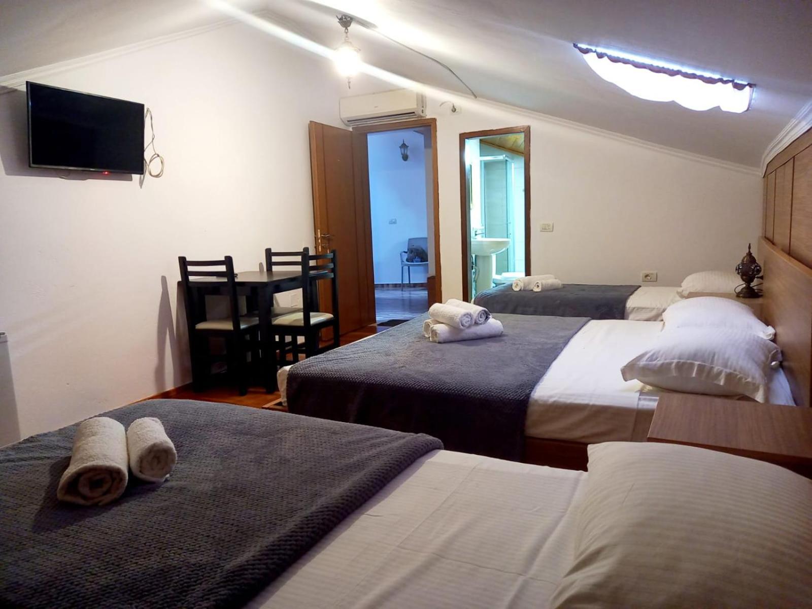 בראט Hotel Demaj מראה חיצוני תמונה